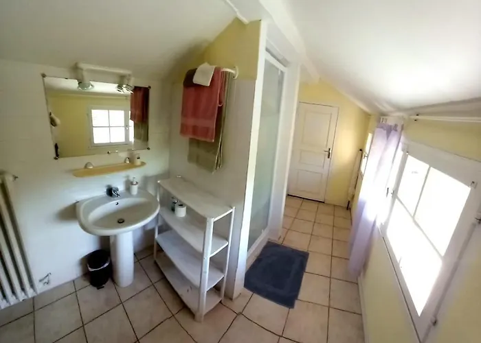 Cedres Bleus De Joany Chez Nathalie ゲストハウス Viviez